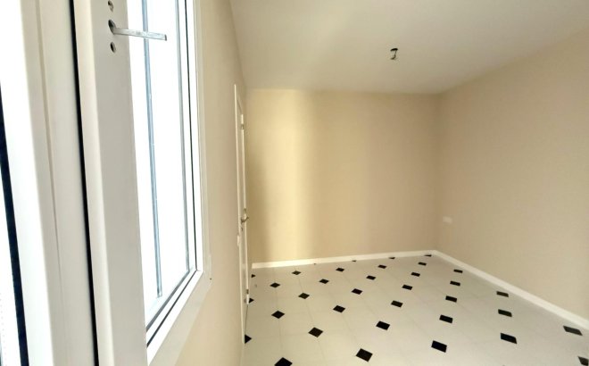 Resale - Apartment -
Torrevieja - Centro