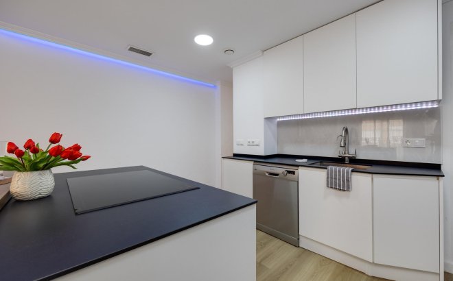 Herverkoop - Appartement -
Torrevieja - Centro