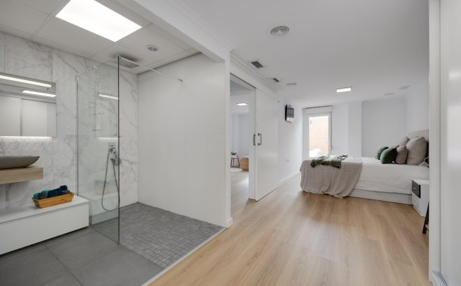 Herverkoop - Appartement -
Torrevieja - Centro