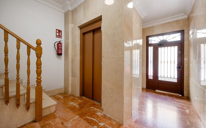 Herverkoop - Appartement -
Torrevieja - Centro