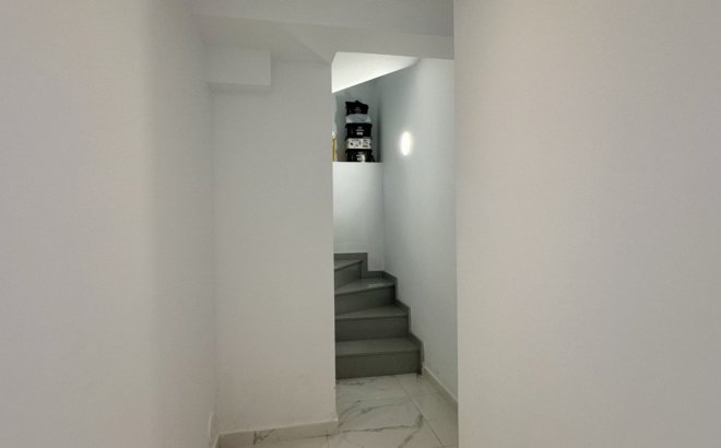 Resale - Villa -
Rojales - Inland