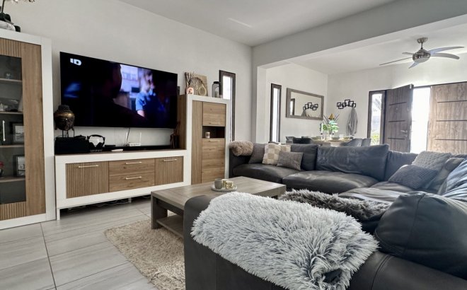 Resale - Villa -
Rojales - Inland