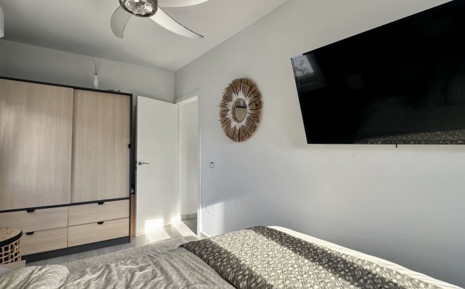 Resale - Villa -
Rojales - Inland