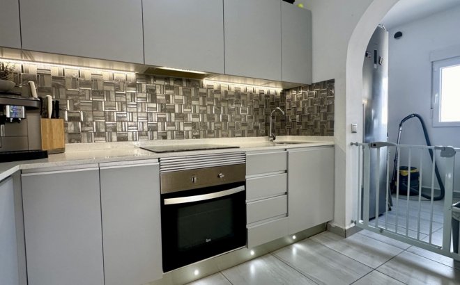 Resale - Villa -
Rojales - Inland