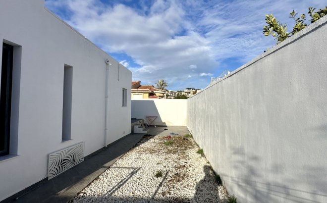 Resale - Villa -
Rojales - Inland