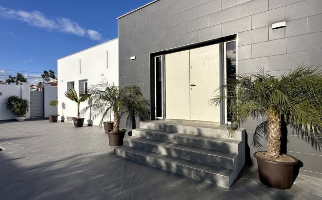 Resale - Villa -
Rojales - Inland