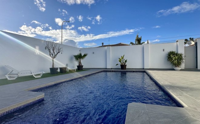 Resale - Villa -
Rojales - Inland