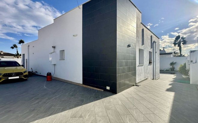 Resale - Villa -
Rojales - Inland