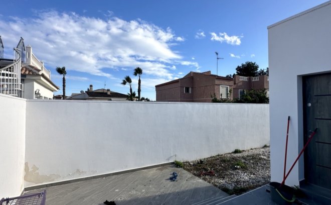 Resale - Villa -
Rojales - Inland