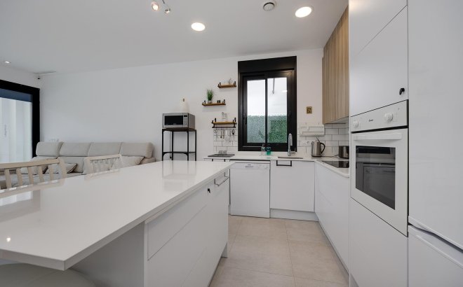 Resale - Villa -
Pinar de Campoverde - Inland