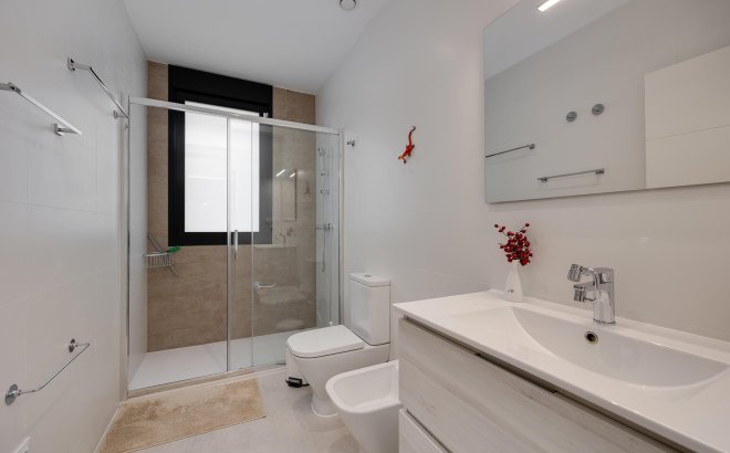 Resale - Villa -
Pinar de Campoverde - Inland