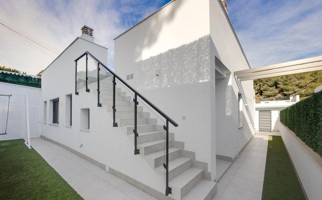 Resale - Villa -
Pinar de Campoverde - Inland