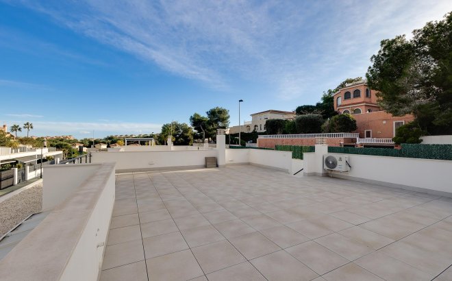 Resale - Villa -
Pinar de Campoverde - Inland