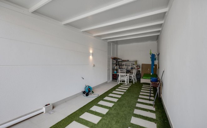 Resale - Villa -
Pinar de Campoverde - Inland