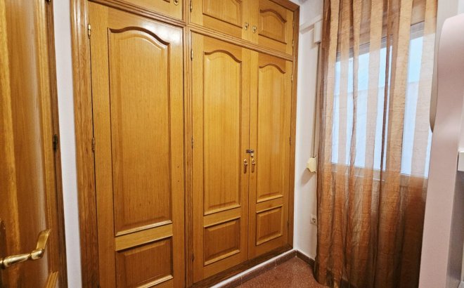 Herverkoop - Appartement -
Torrevieja - Estacion De Autobuses