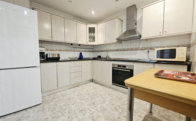 Herverkoop - Appartement -
Torrevieja - Estacion De Autobuses