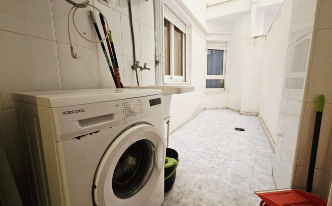 Herverkoop - Appartement -
Torrevieja - Estacion De Autobuses