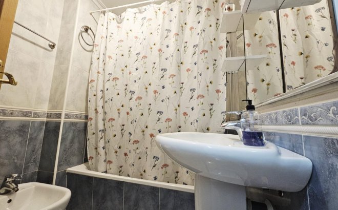 Herverkoop - Appartement -
Torrevieja - Estacion De Autobuses