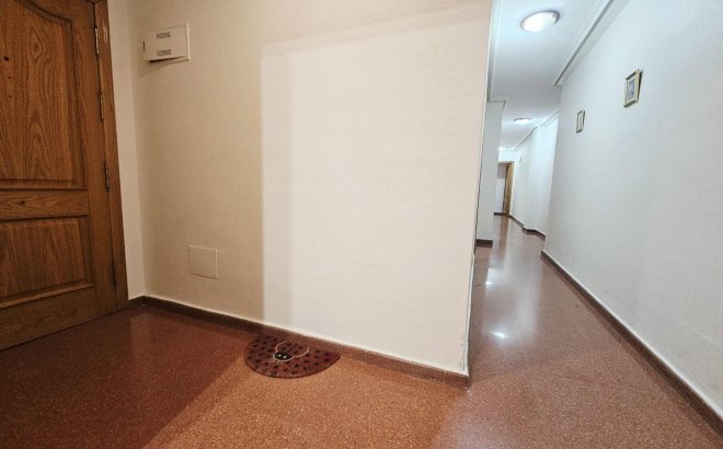 Herverkoop - Appartement -
Torrevieja - Estacion De Autobuses