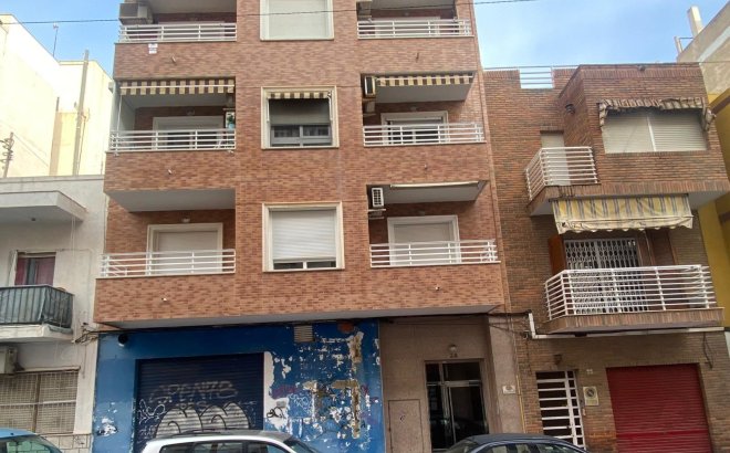 Herverkoop - Appartement -
Torrevieja - Estacion De Autobuses