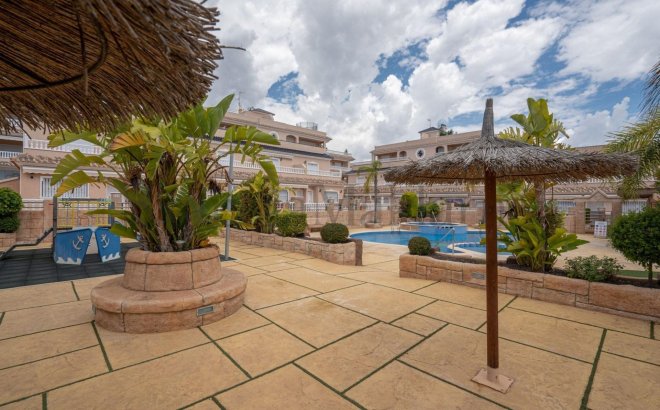 Herverkoop - Town House -
Orihuela Costa - Los Dolses