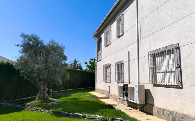 Revente - Villa -
Torrevieja - La Siesta