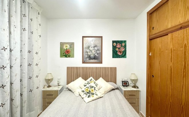 Resale - Apartment -
Torrevieja - Centro