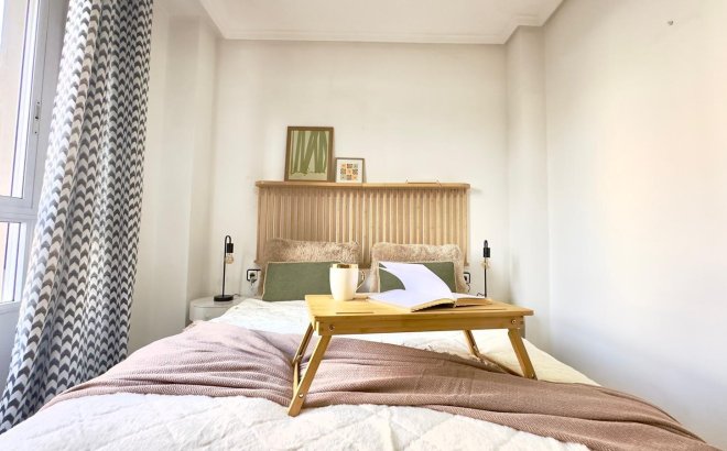 Herverkoop - Appartement -
Torrevieja - Playa del Cura