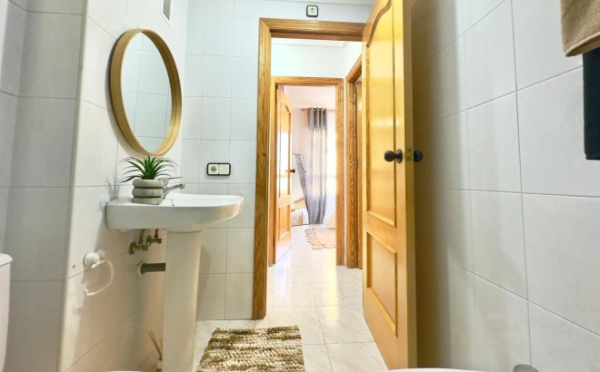 Herverkoop - Appartement -
Torrevieja - Playa del Cura