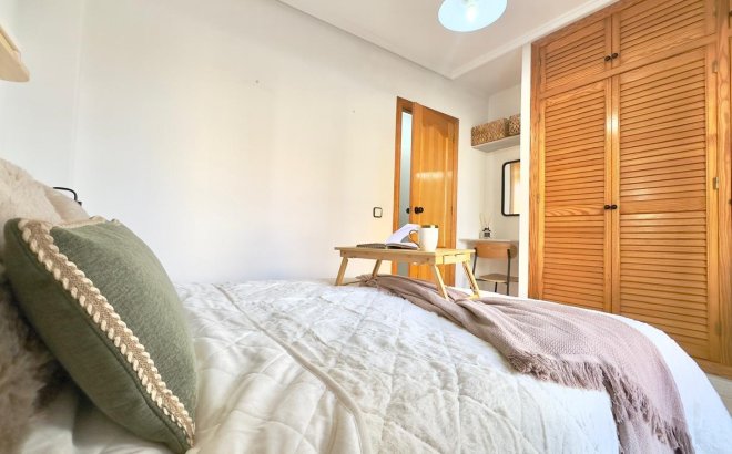 Herverkoop - Appartement -
Torrevieja - Playa del Cura