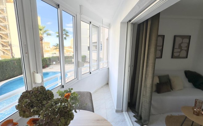 Herverkoop - Appartement -
Torrevieja - Playa del Cura