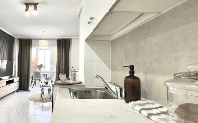 Herverkoop - Appartement -
Torrevieja - Playa del Cura