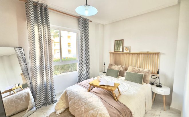 Herverkoop - Appartement -
Torrevieja - Playa del Cura