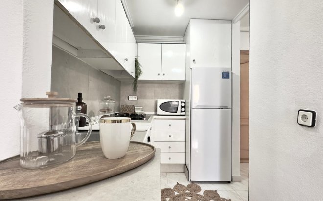 Herverkoop - Appartement -
Torrevieja - Playa del Cura