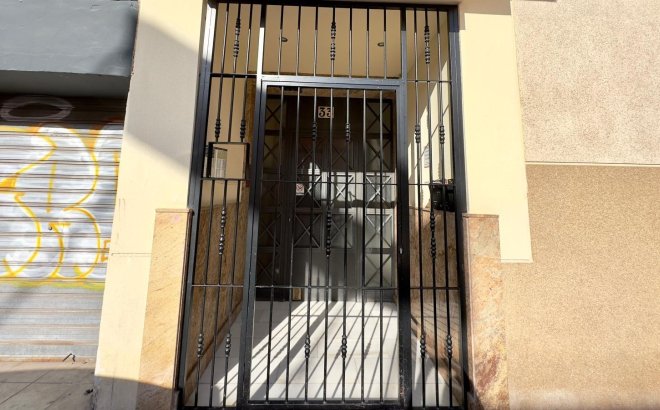 Resale - Apartment -
Torrevieja - Centro