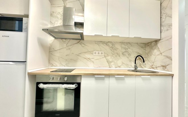 Herverkoop - Appartement -
Torrevieja - Playa del Cura