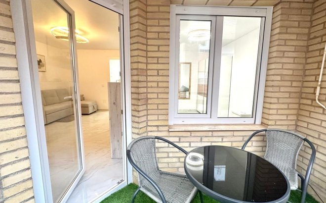 Herverkoop - Appartement -
Torrevieja - Playa del Cura