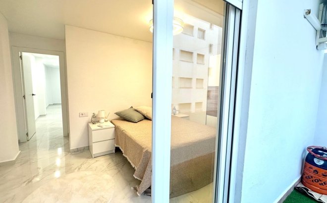 Herverkoop - Appartement -
Torrevieja - Playa del Cura