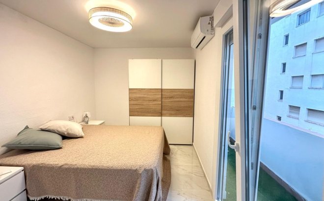 Herverkoop - Appartement -
Torrevieja - Playa del Cura