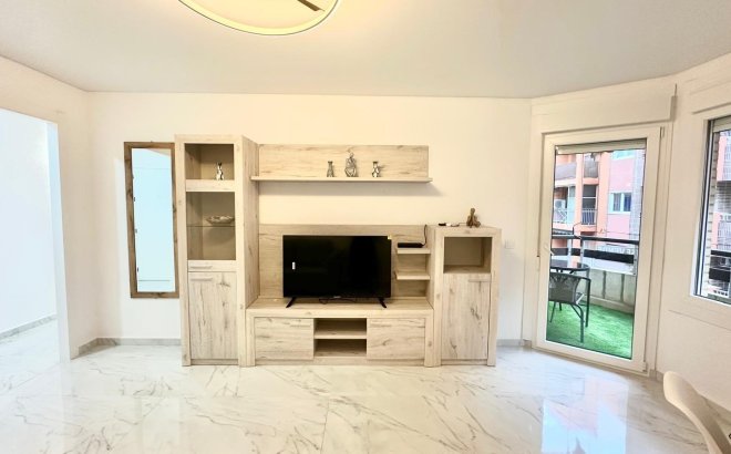 Herverkoop - Appartement -
Torrevieja - Playa del Cura