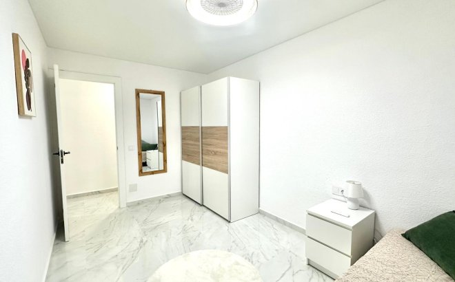 Herverkoop - Appartement -
Torrevieja - Playa del Cura