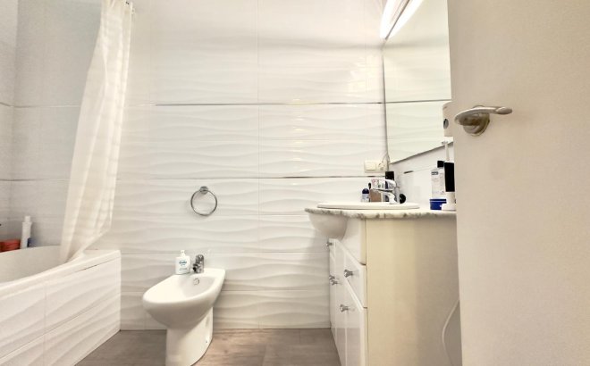 Resale - Apartment -
Torrevieja - Centro