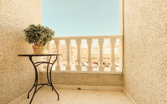 Herverkoop - Appartement -
Torrevieja - Estacion De Autobuses