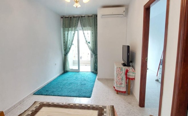 Herverkoop - Appartement -
Torrevieja - Estacion De Autobuses