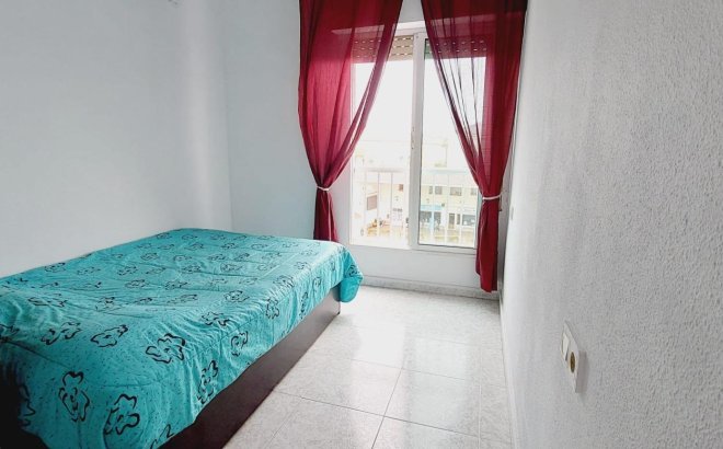 Herverkoop - Appartement -
Torrevieja - Estacion De Autobuses