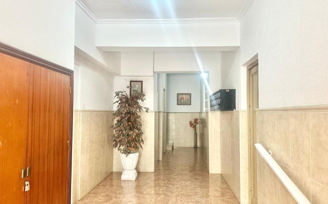 Herverkoop - Appartement -
Torrevieja - Estacion De Autobuses