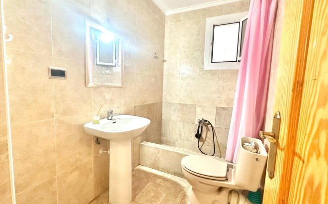 Herverkoop - Appartement -
Torrevieja - Estacion De Autobuses