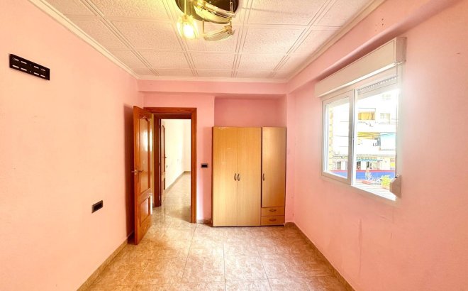 Herverkoop - Appartement -
Torrevieja - Estacion De Autobuses