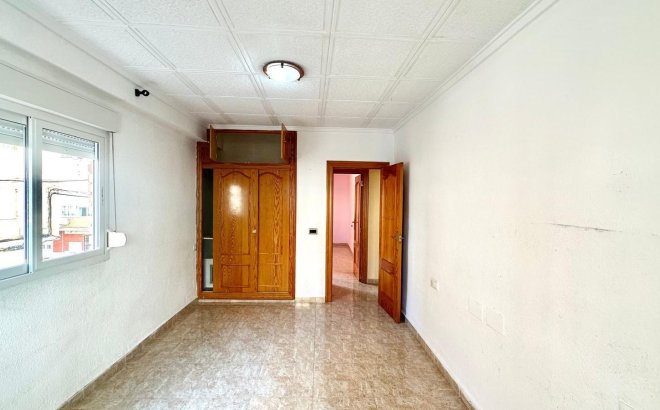 Herverkoop - Appartement -
Torrevieja - Estacion De Autobuses