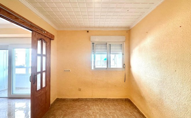 Herverkoop - Appartement -
Torrevieja - Estacion De Autobuses